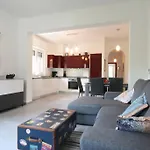 Hébergement de vacances Cozy Modern W Free Parking Bbq & Fully Equipped Côme