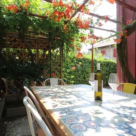 Cozy Modern Apt W Free Parking Bbq & Fully Equipped * Como