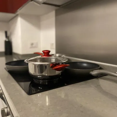 Semesterbostad Cozy Modern Apt W Free Parking Bbq & Fully Equipped *